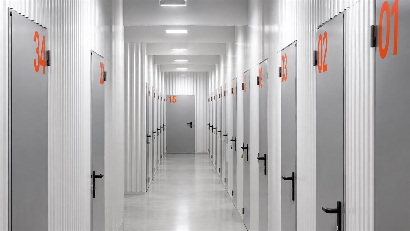 Διάδρομος με αποθηκευτικούς χώρους StorageRooms